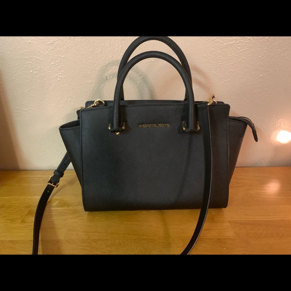 Michael Kors Top- Zip Purse